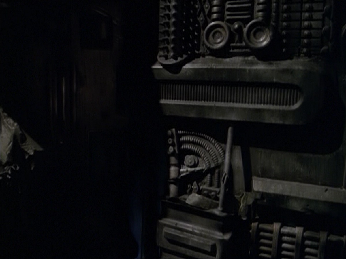 ariane179254_StarTrekVoyager_5x15_5x16_DarkFrontier_0386.jpg
