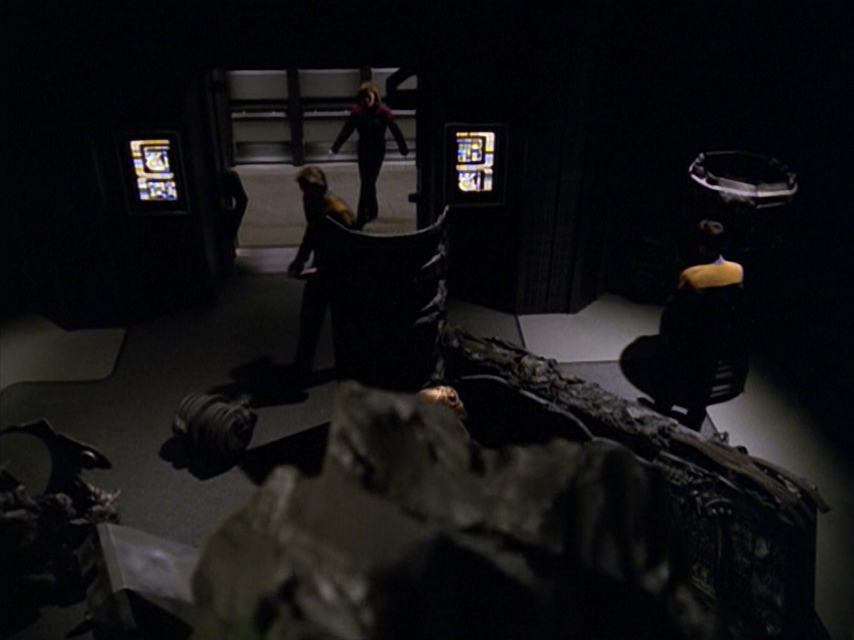 ariane179254_StarTrekVoyager_5x15_5x16_DarkFrontier_0397.jpg