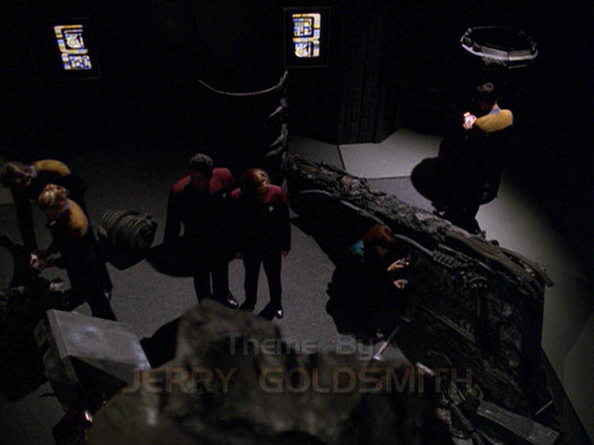 ariane179254_StarTrekVoyager_5x15_5x16_DarkFrontier_0408.jpg