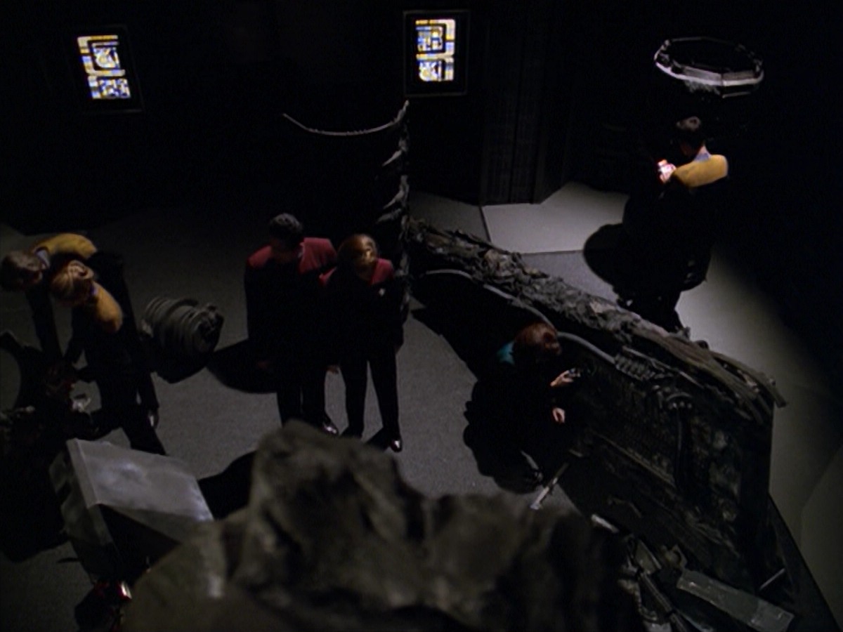 ariane179254_StarTrekVoyager_5x15_5x16_DarkFrontier_0409.jpg