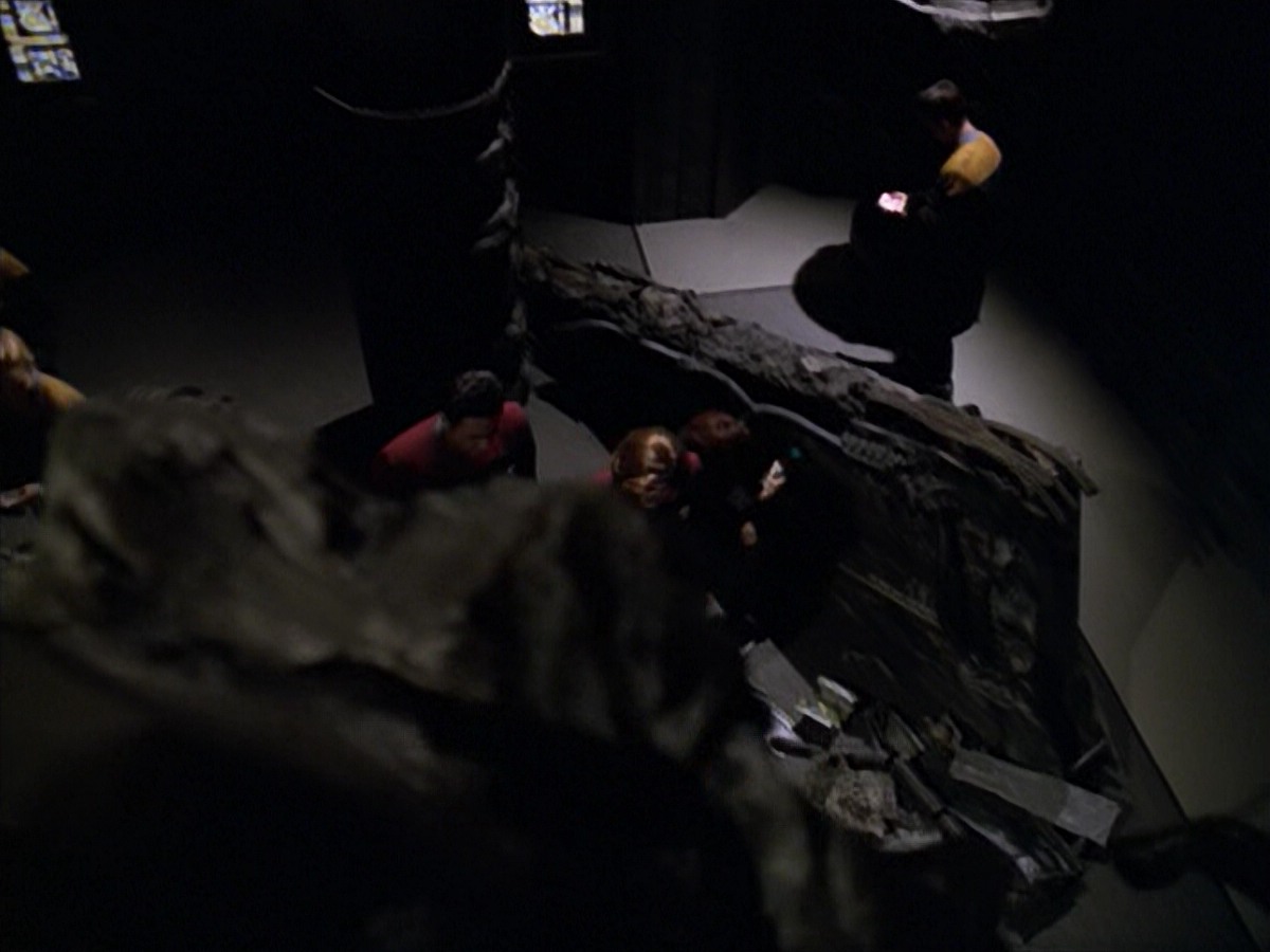 ariane179254_StarTrekVoyager_5x15_5x16_DarkFrontier_0414.jpg