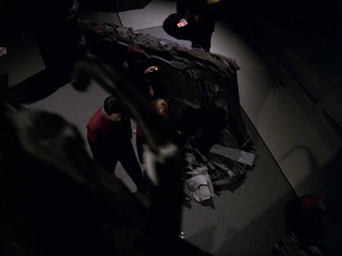ariane179254_StarTrekVoyager_5x15_5x16_DarkFrontier_0416.jpg
