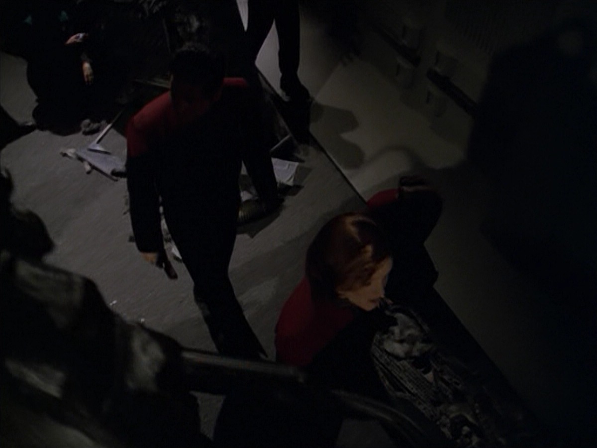 ariane179254_StarTrekVoyager_5x15_5x16_DarkFrontier_0420.jpg