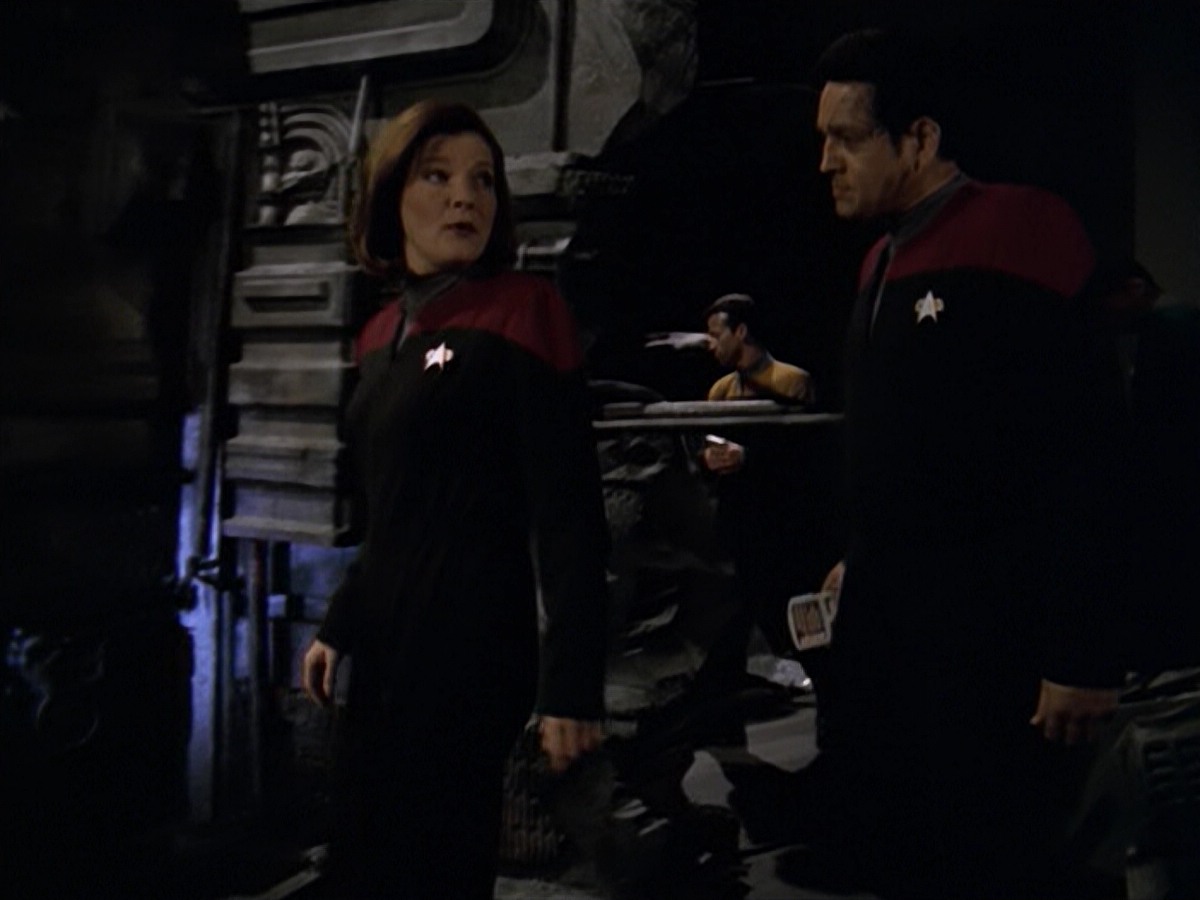ariane179254_StarTrekVoyager_5x15_5x16_DarkFrontier_0426.jpg