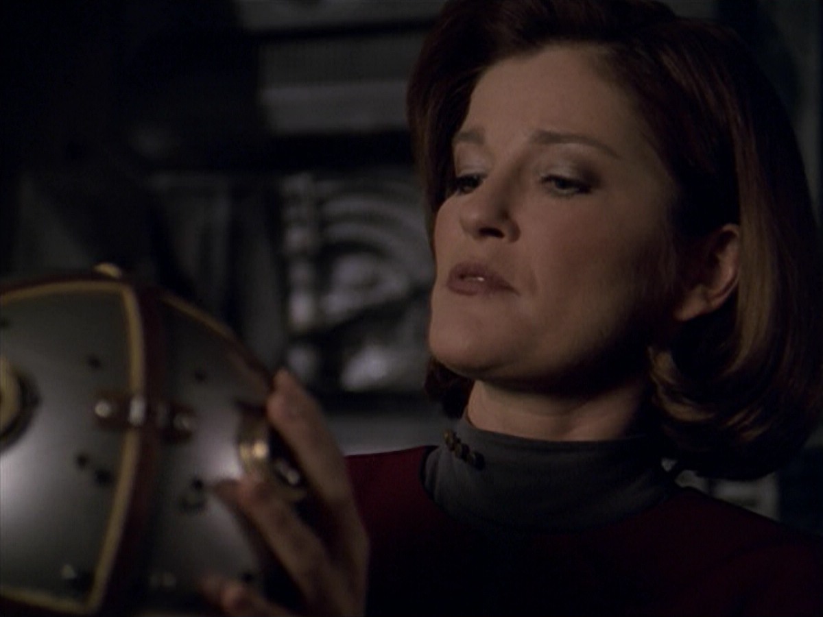 ariane179254_StarTrekVoyager_5x15_5x16_DarkFrontier_0444.jpg
