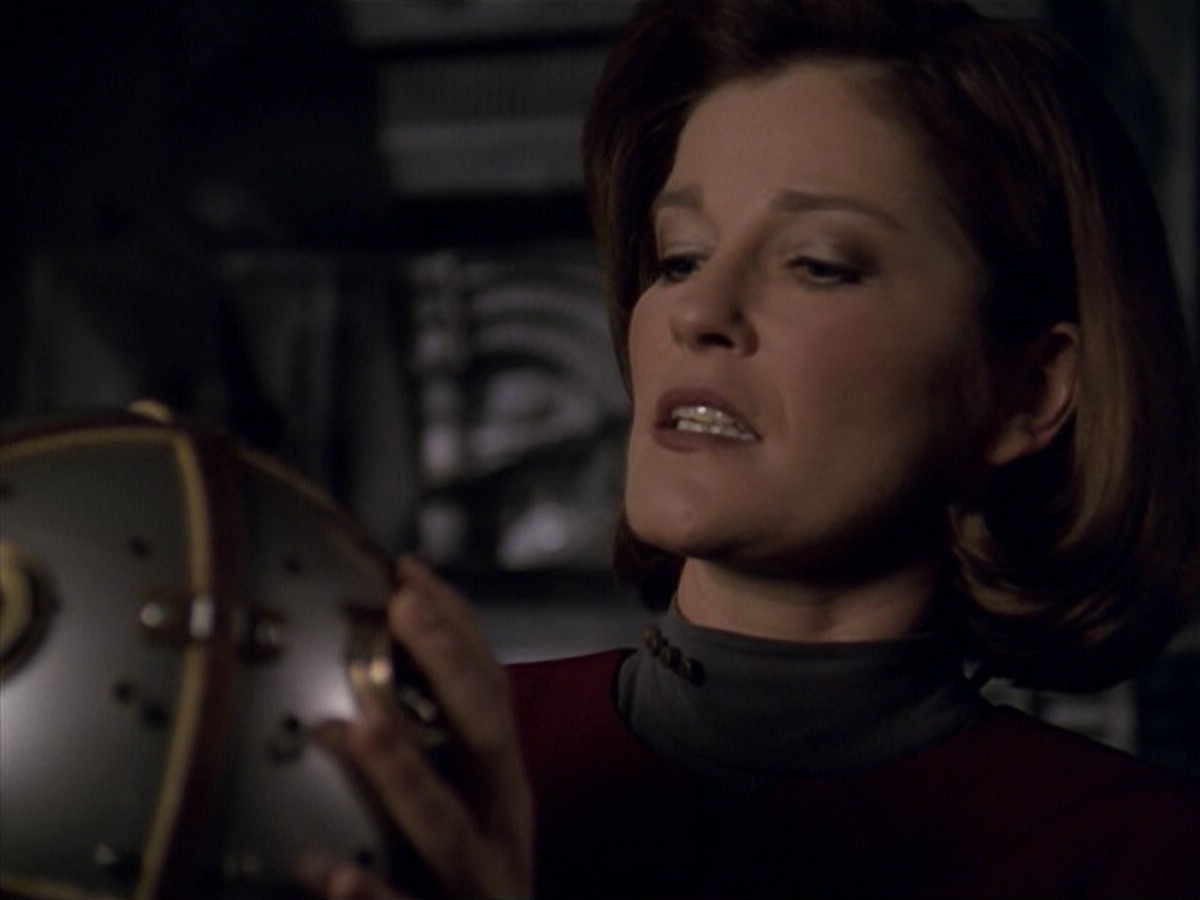ariane179254_StarTrekVoyager_5x15_5x16_DarkFrontier_0445.jpg