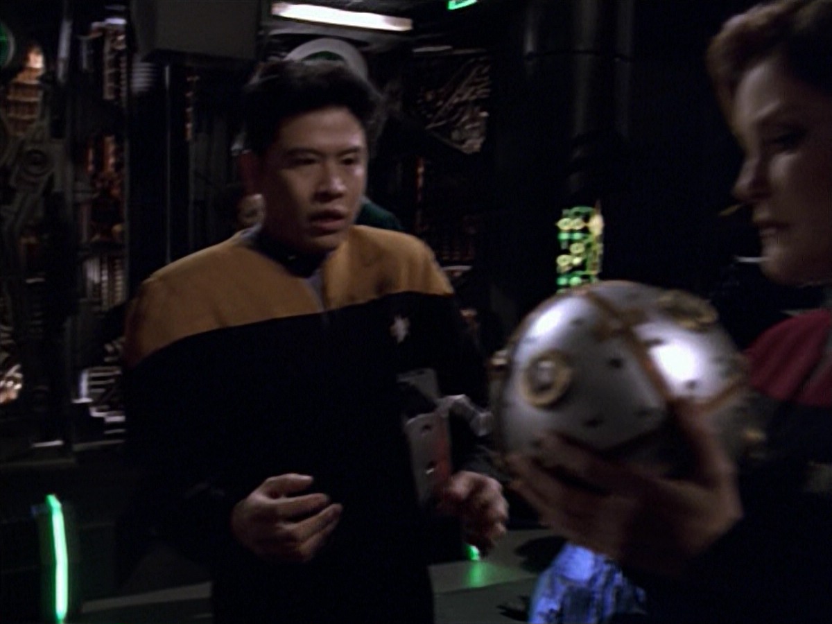 ariane179254_StarTrekVoyager_5x15_5x16_DarkFrontier_0456.jpg