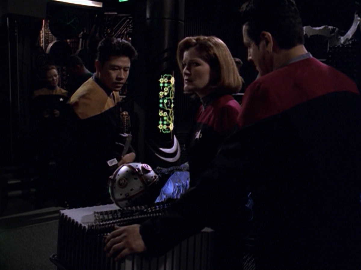 ariane179254_StarTrekVoyager_5x15_5x16_DarkFrontier_0469.jpg