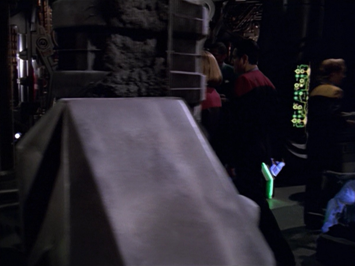 ariane179254_StarTrekVoyager_5x15_5x16_DarkFrontier_0474.jpg