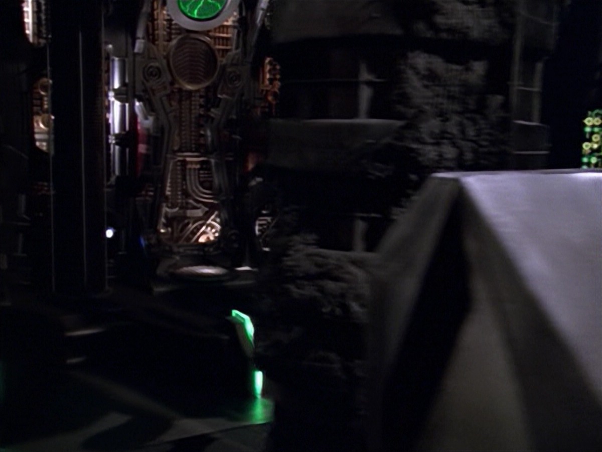ariane179254_StarTrekVoyager_5x15_5x16_DarkFrontier_0475.jpg