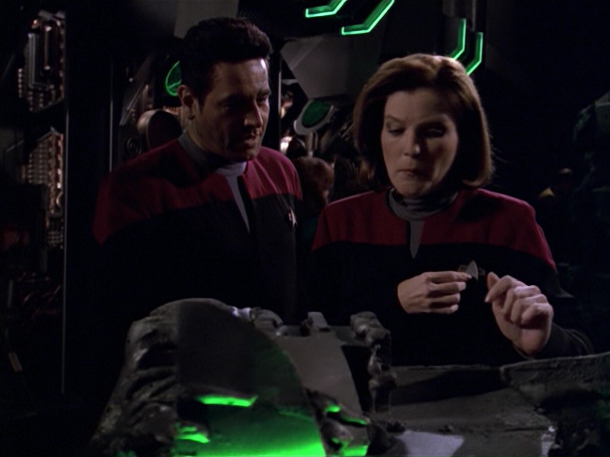 ariane179254_StarTrekVoyager_5x15_5x16_DarkFrontier_0481.jpg