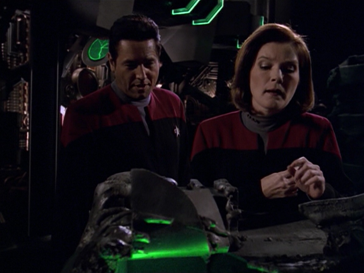 ariane179254_StarTrekVoyager_5x15_5x16_DarkFrontier_0482.jpg