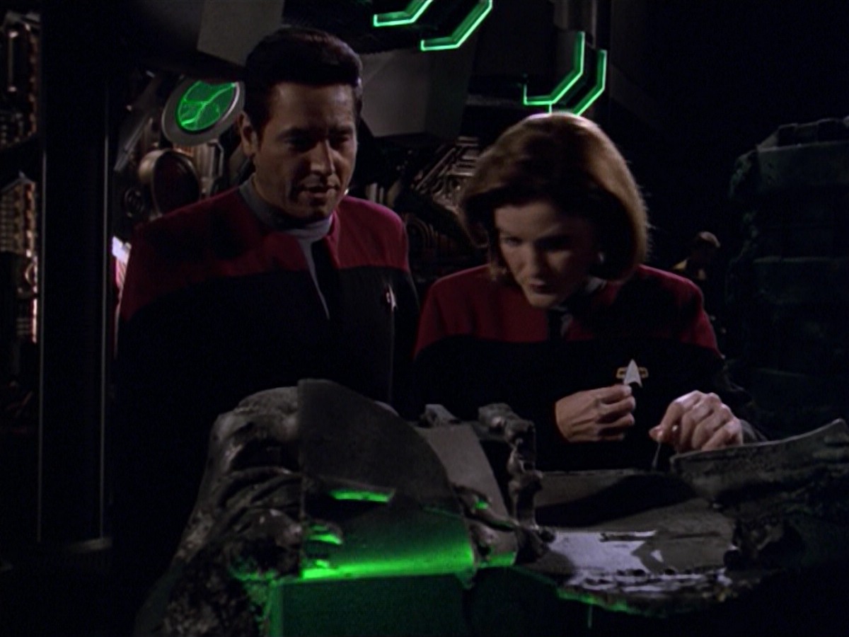 ariane179254_StarTrekVoyager_5x15_5x16_DarkFrontier_0486.jpg