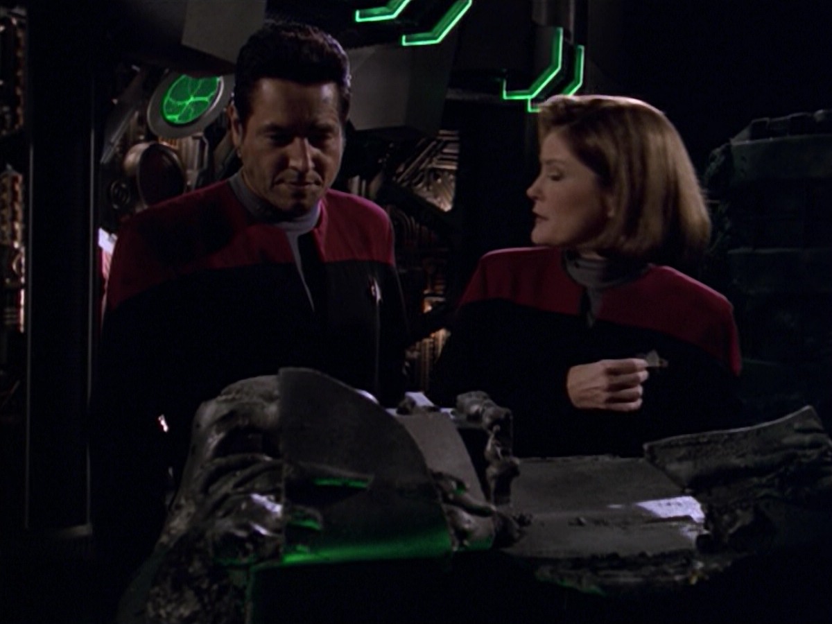 ariane179254_StarTrekVoyager_5x15_5x16_DarkFrontier_0489.jpg
