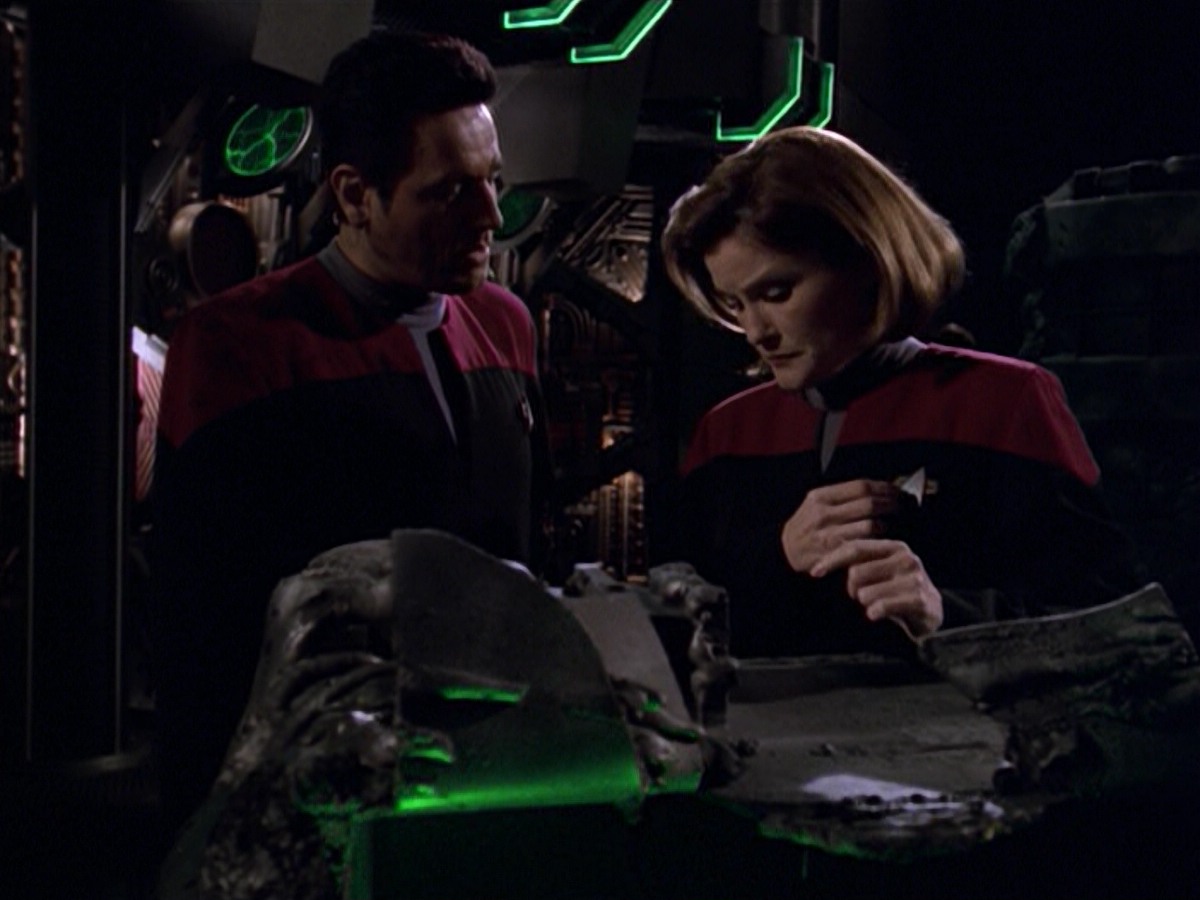 ariane179254_StarTrekVoyager_5x15_5x16_DarkFrontier_0491.jpg