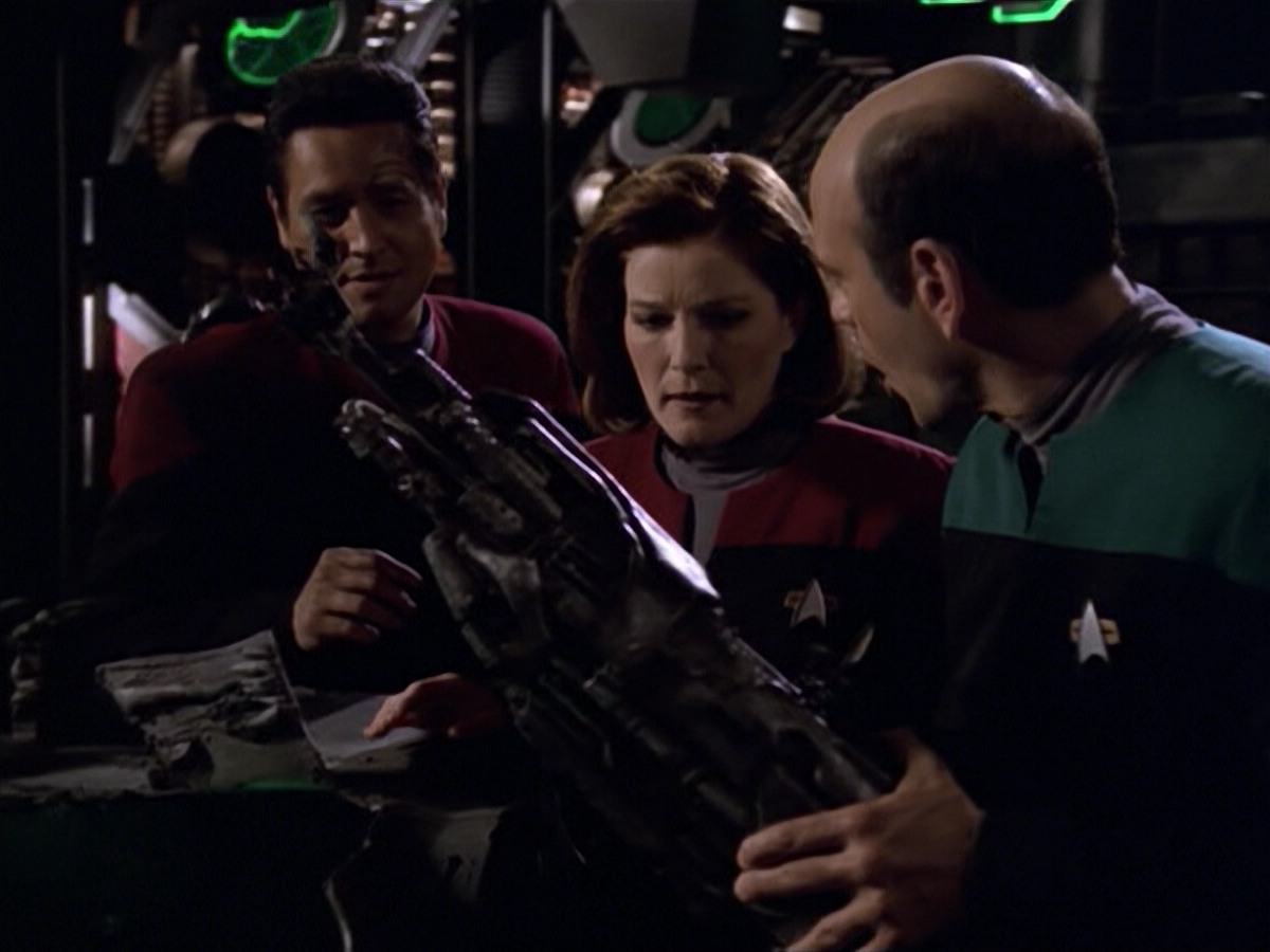 ariane179254_StarTrekVoyager_5x15_5x16_DarkFrontier_0513.jpg