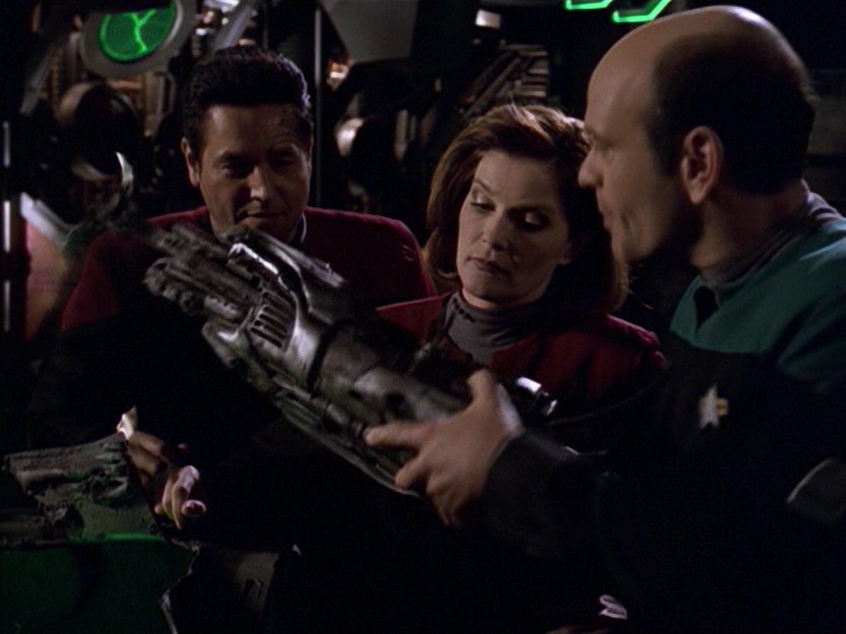 ariane179254_StarTrekVoyager_5x15_5x16_DarkFrontier_0519.jpg