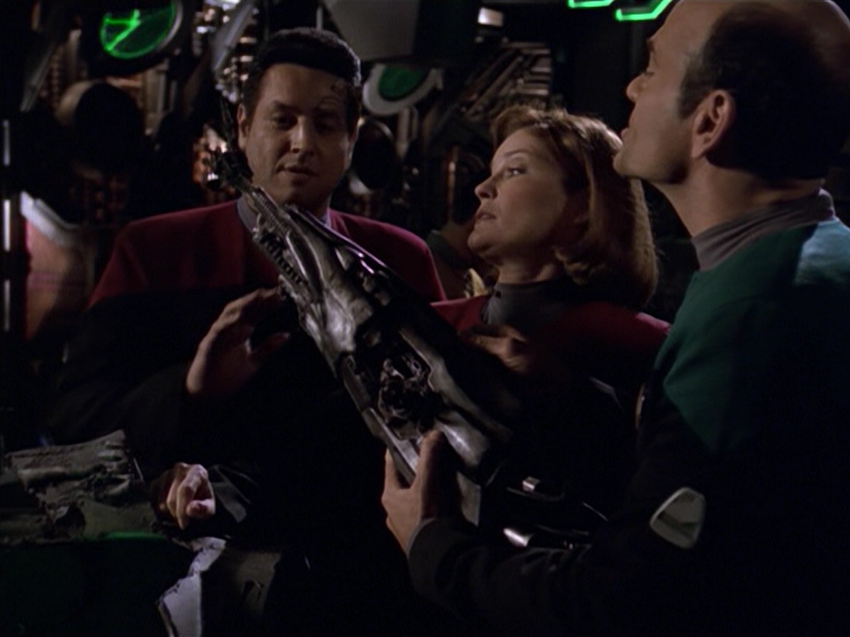 ariane179254_StarTrekVoyager_5x15_5x16_DarkFrontier_0520.jpg