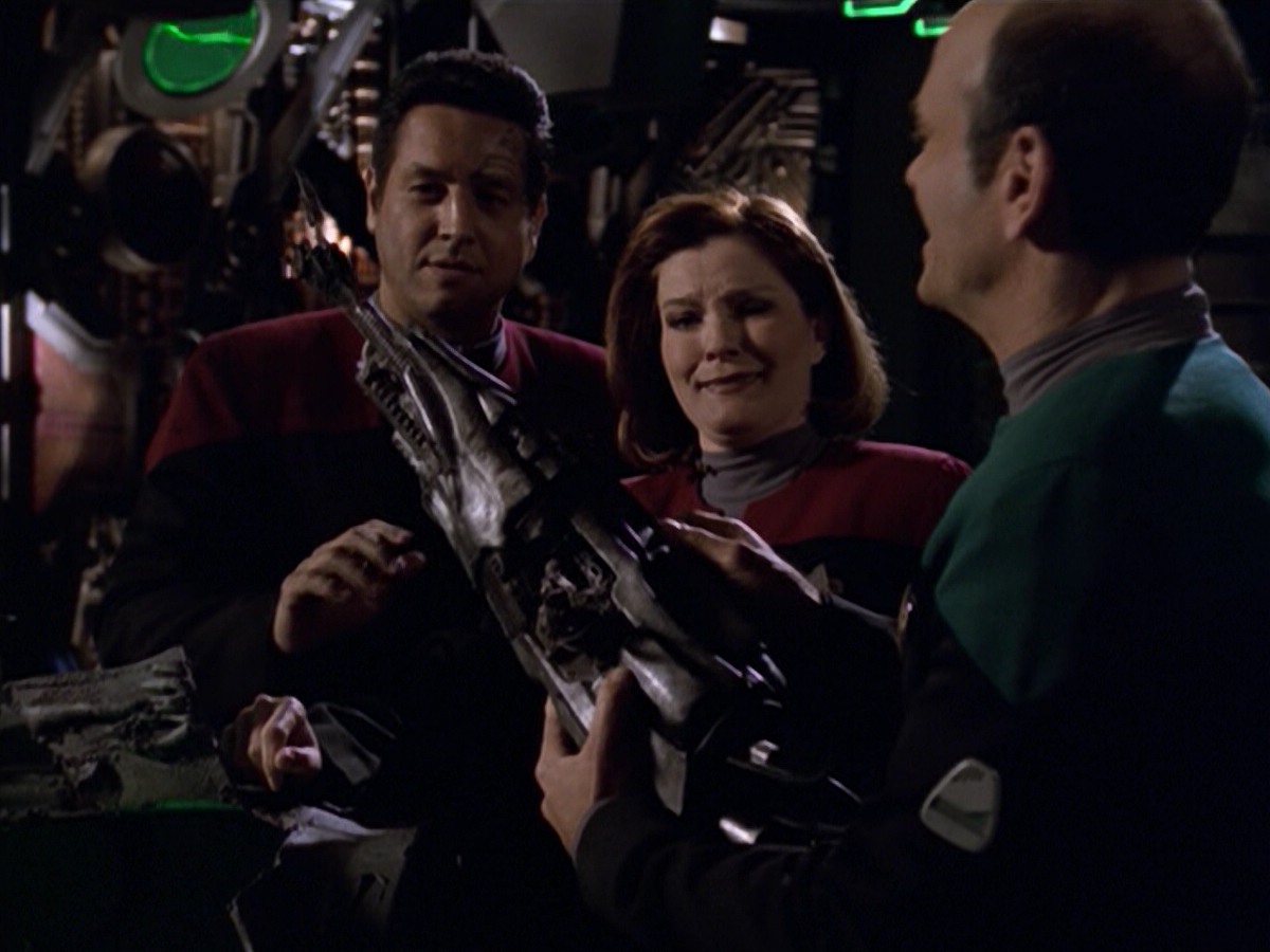 ariane179254_StarTrekVoyager_5x15_5x16_DarkFrontier_0522.jpg