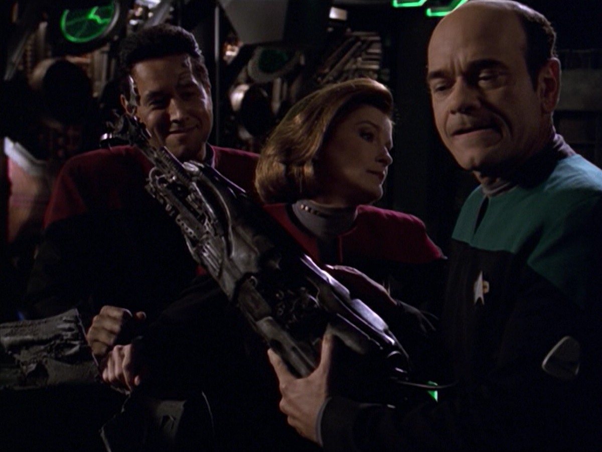 ariane179254_StarTrekVoyager_5x15_5x16_DarkFrontier_0527.jpg