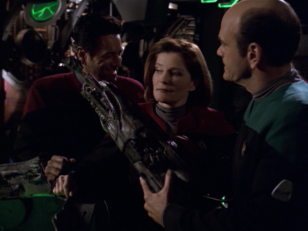 ariane179254_StarTrekVoyager_5x15_5x16_DarkFrontier_0528.jpg