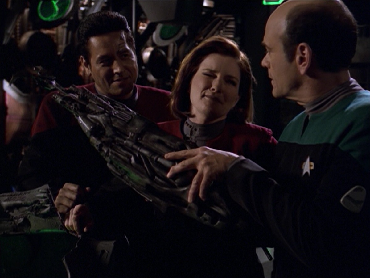ariane179254_StarTrekVoyager_5x15_5x16_DarkFrontier_0536.jpg