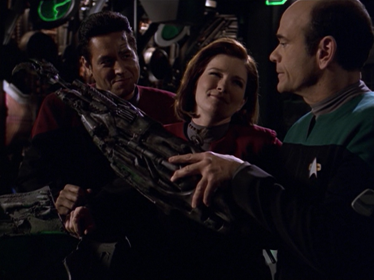 ariane179254_StarTrekVoyager_5x15_5x16_DarkFrontier_0537.jpg