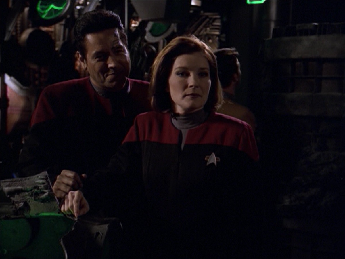 ariane179254_StarTrekVoyager_5x15_5x16_DarkFrontier_0541.jpg