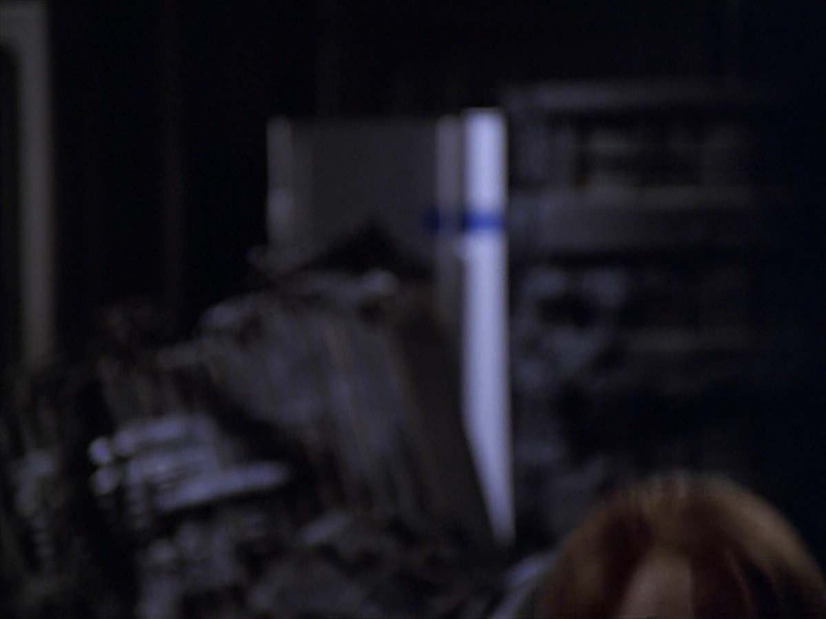 ariane179254_StarTrekVoyager_5x15_5x16_DarkFrontier_0560.jpg