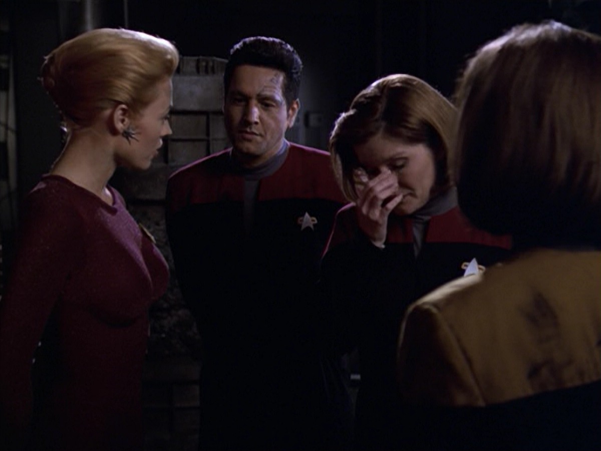 ariane179254_StarTrekVoyager_5x15_5x16_DarkFrontier_0572.jpg