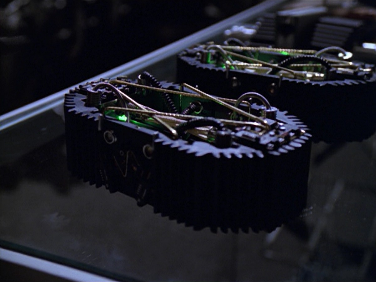 ariane179254_StarTrekVoyager_5x15_5x16_DarkFrontier_0581.jpg