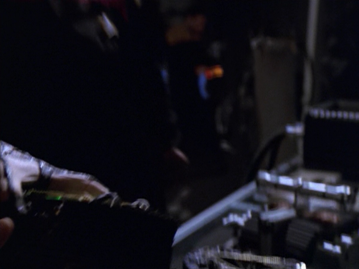 ariane179254_StarTrekVoyager_5x15_5x16_DarkFrontier_0583.jpg