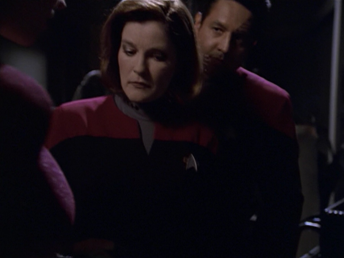 ariane179254_StarTrekVoyager_5x15_5x16_DarkFrontier_0584.jpg