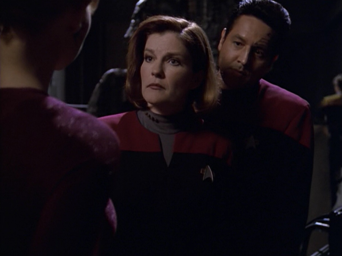 ariane179254_StarTrekVoyager_5x15_5x16_DarkFrontier_0585.jpg