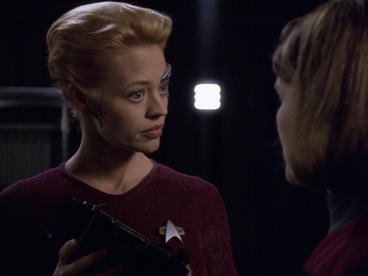 ariane179254_StarTrekVoyager_5x15_5x16_DarkFrontier_0608.jpg