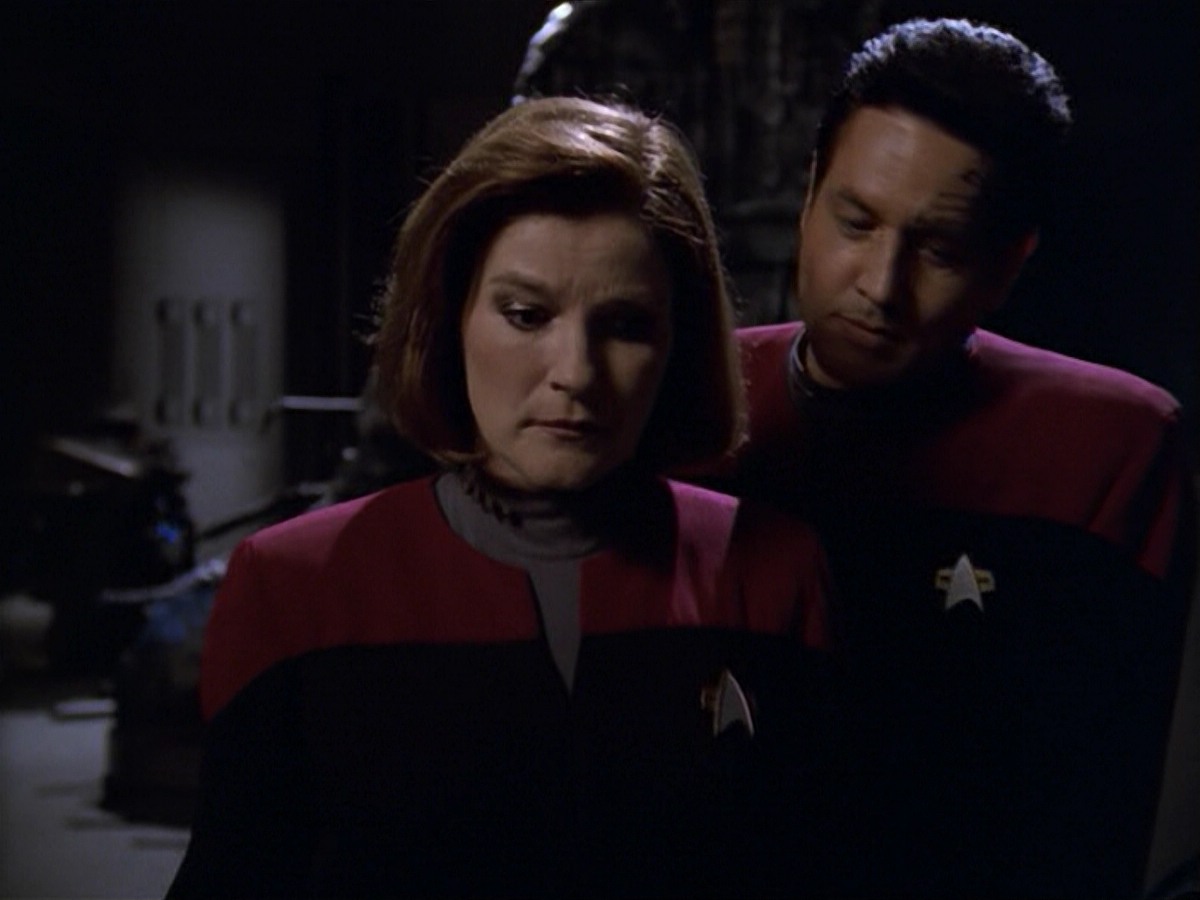 ariane179254_StarTrekVoyager_5x15_5x16_DarkFrontier_0611.jpg