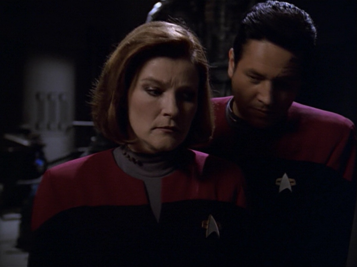 ariane179254_StarTrekVoyager_5x15_5x16_DarkFrontier_0612.jpg