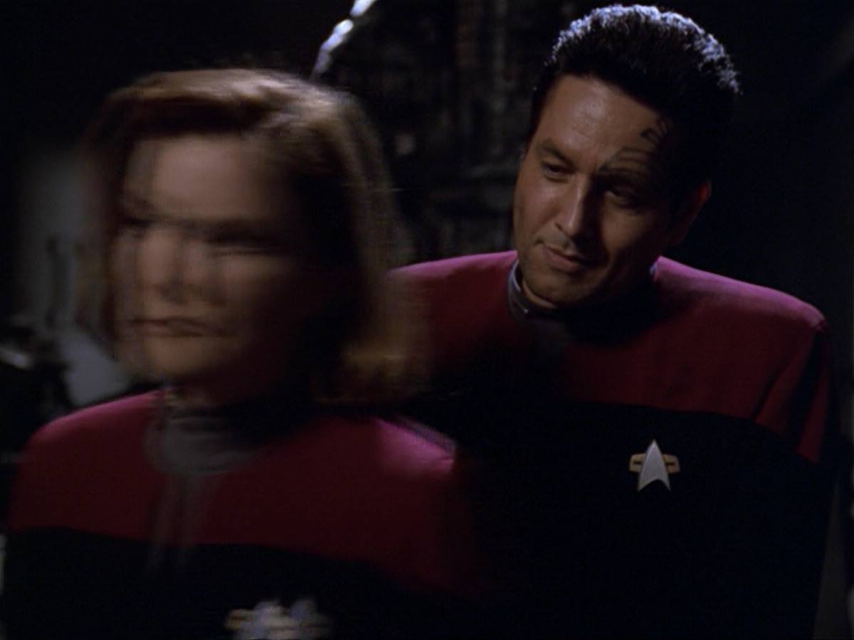 ariane179254_StarTrekVoyager_5x15_5x16_DarkFrontier_0616.jpg