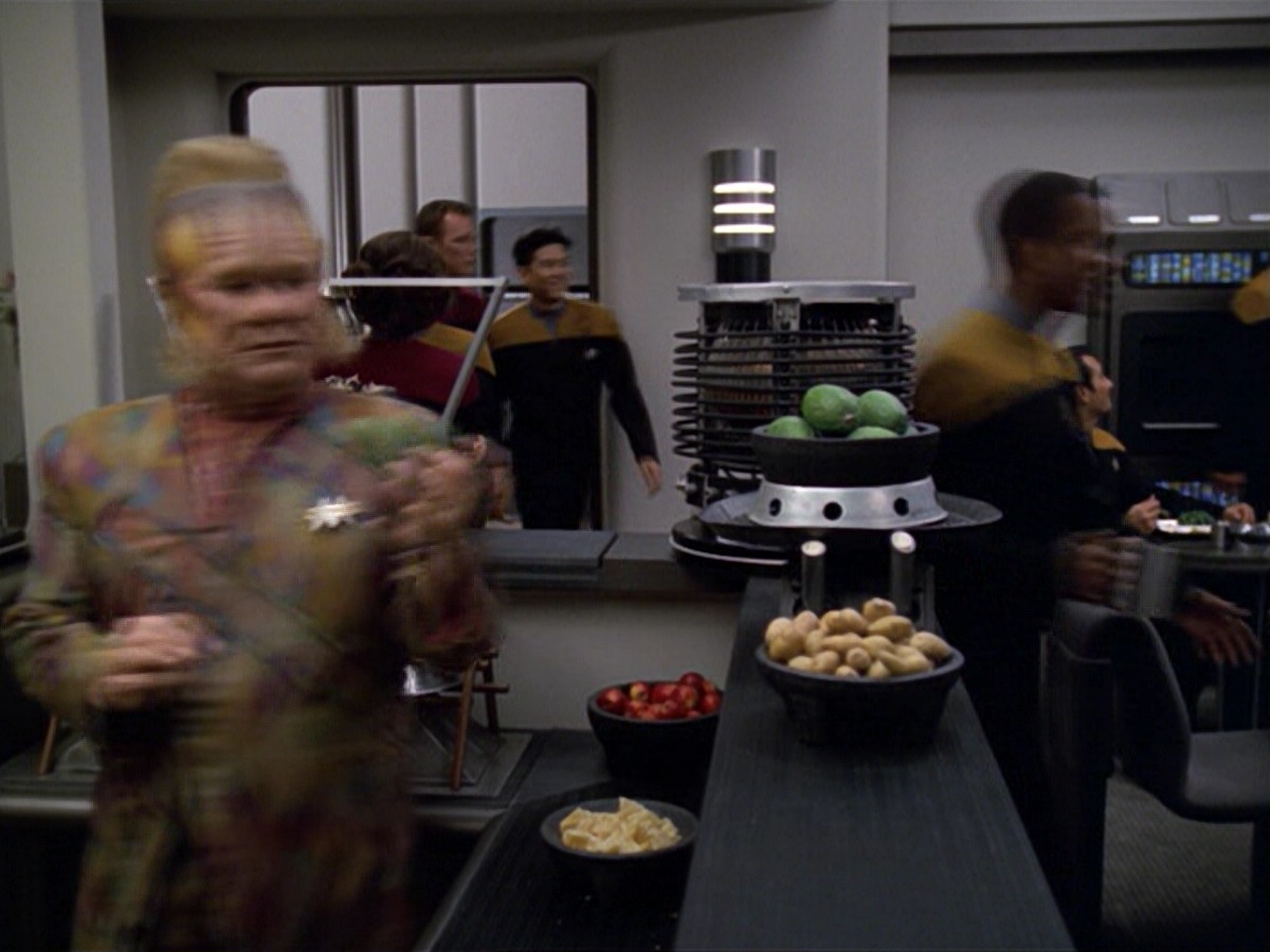 ariane179254_StarTrekVoyager_5x15_5x16_DarkFrontier_0624.jpg