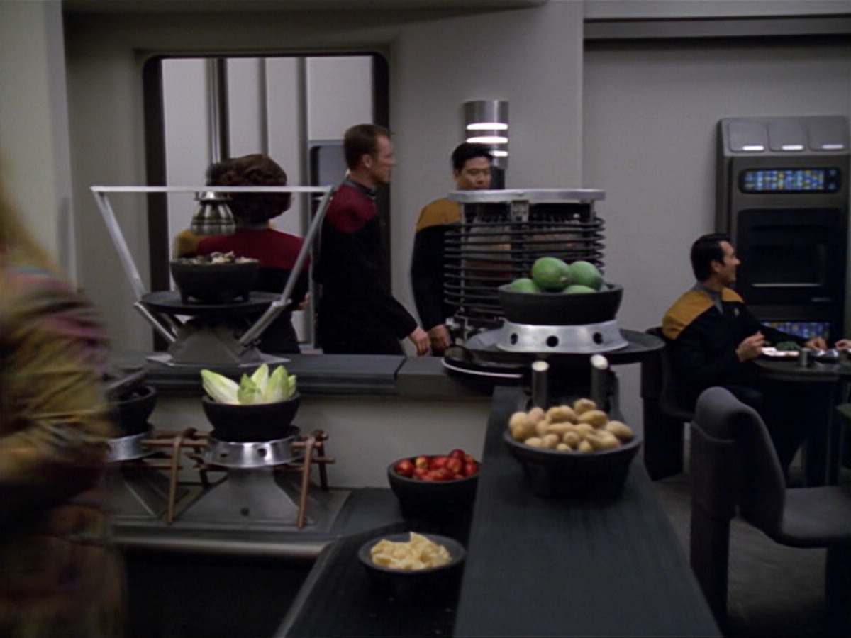 ariane179254_StarTrekVoyager_5x15_5x16_DarkFrontier_0625.jpg