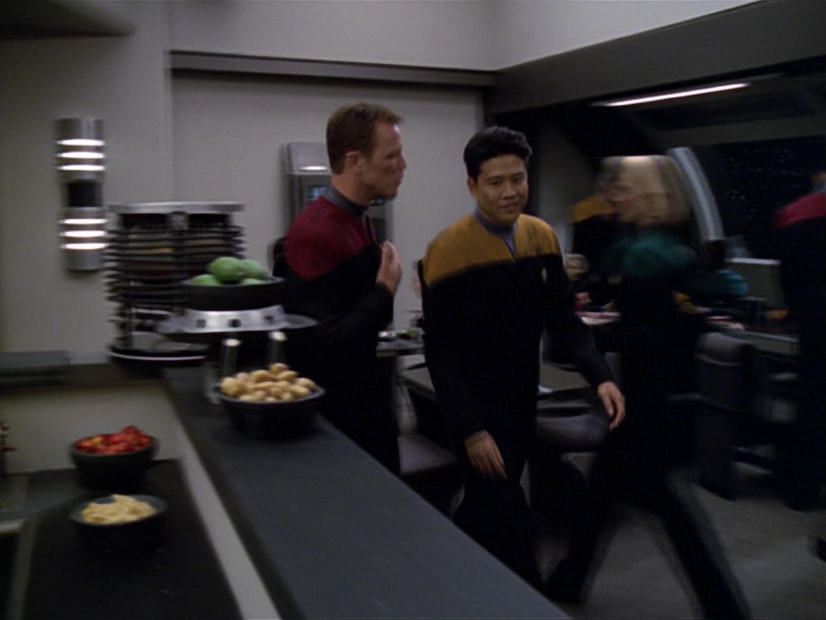ariane179254_StarTrekVoyager_5x15_5x16_DarkFrontier_0629.jpg