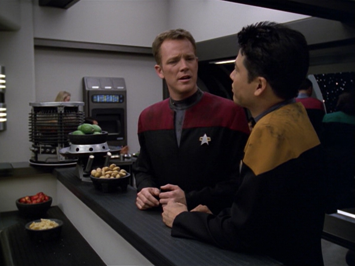 ariane179254_StarTrekVoyager_5x15_5x16_DarkFrontier_0635.jpg