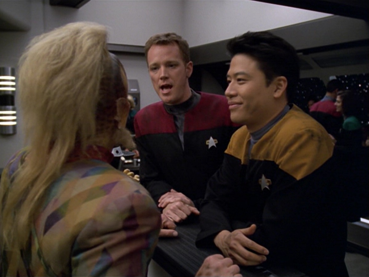 ariane179254_StarTrekVoyager_5x15_5x16_DarkFrontier_0643.jpg