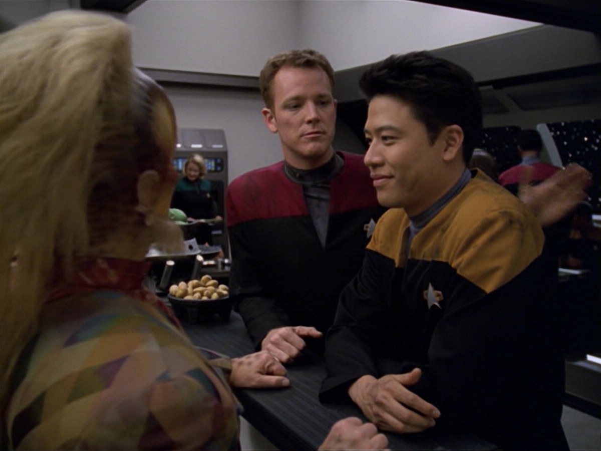 ariane179254_StarTrekVoyager_5x15_5x16_DarkFrontier_0646.jpg