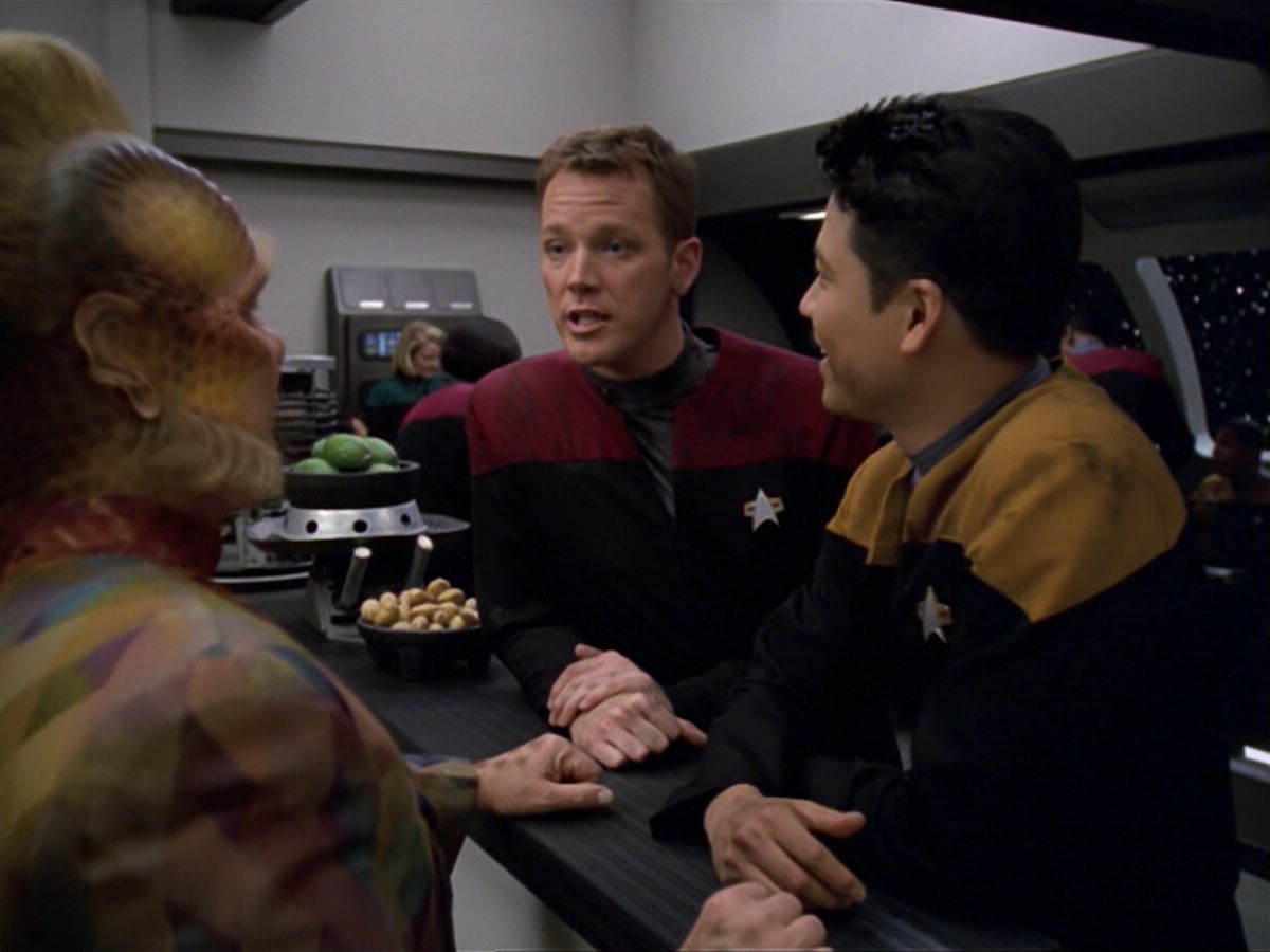 ariane179254_StarTrekVoyager_5x15_5x16_DarkFrontier_0656.jpg