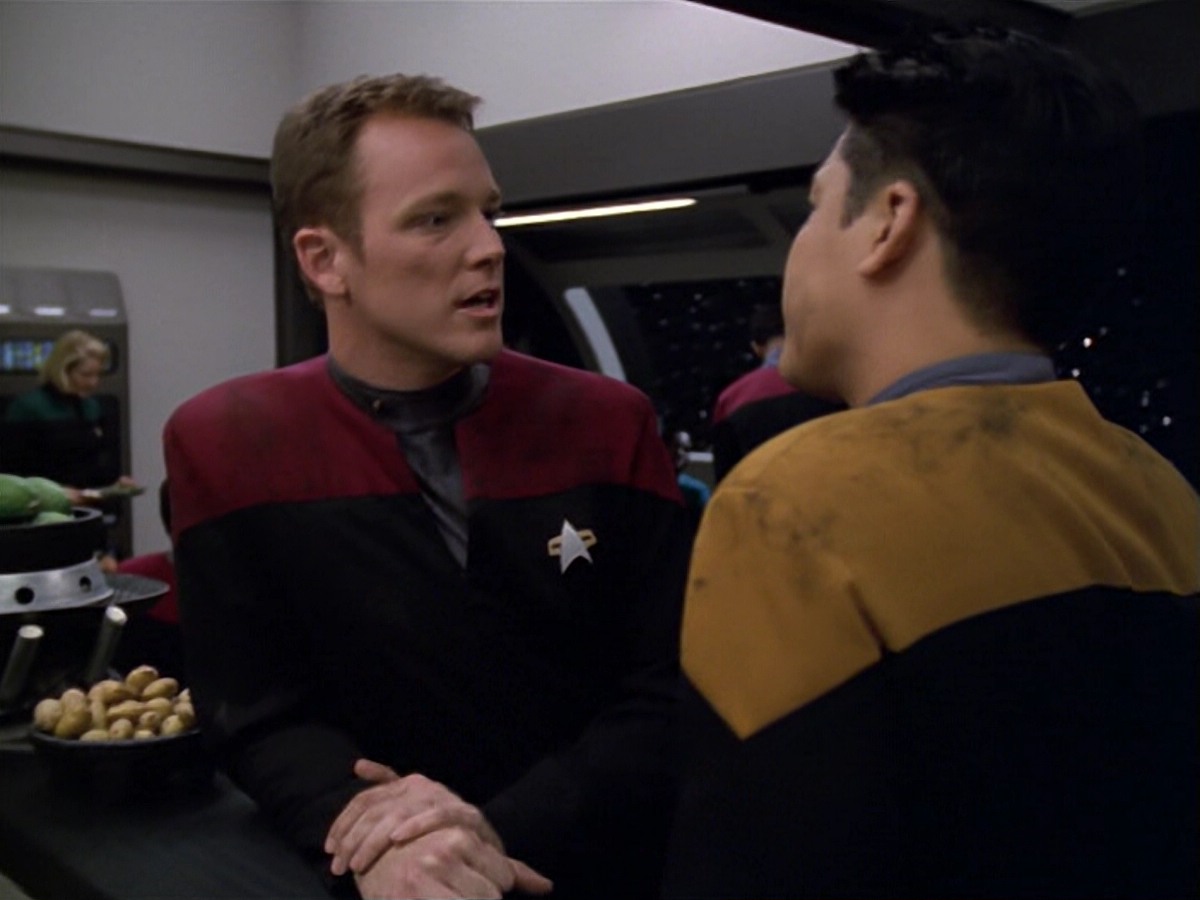 ariane179254_StarTrekVoyager_5x15_5x16_DarkFrontier_0663.jpg