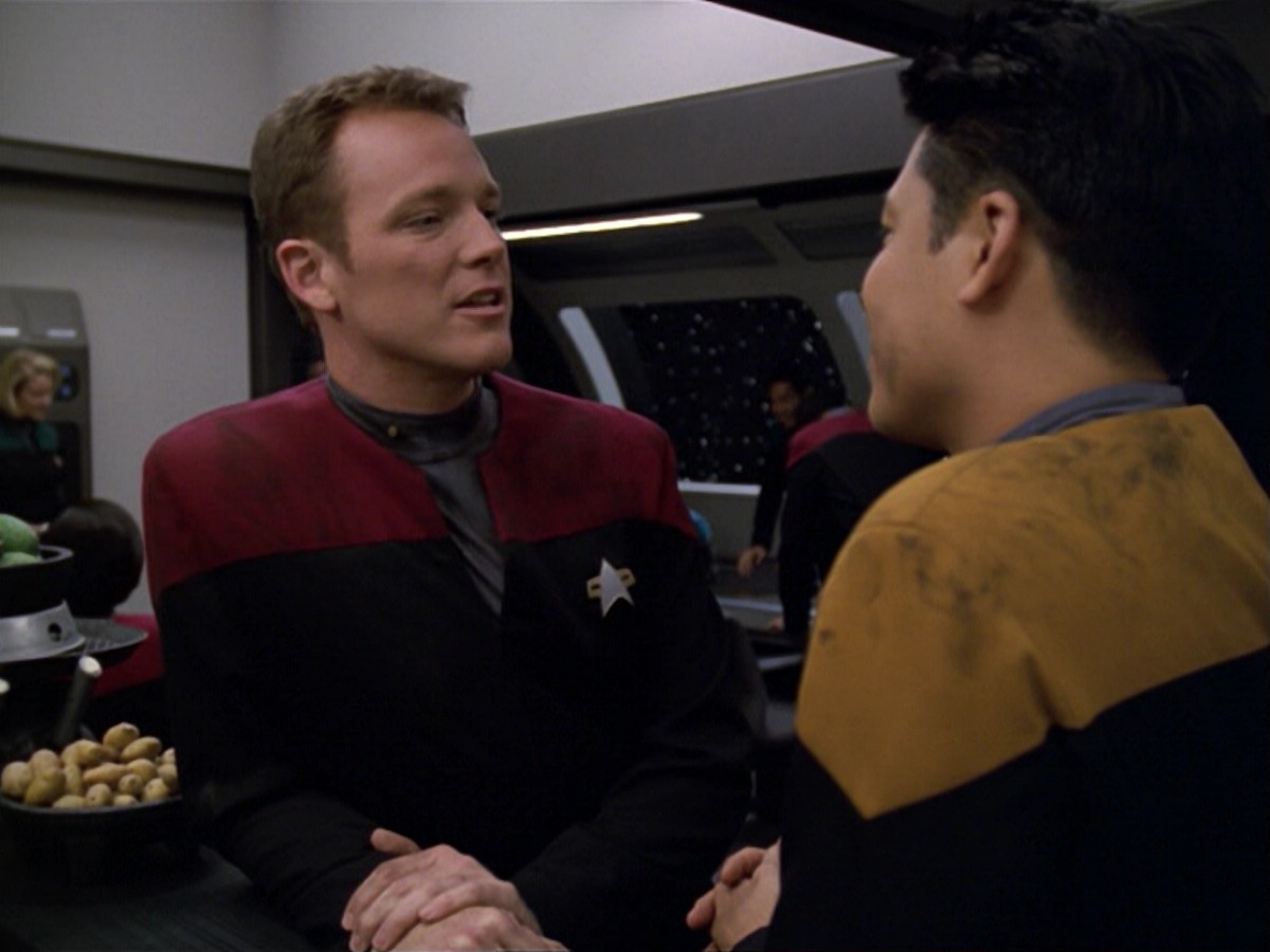 ariane179254_StarTrekVoyager_5x15_5x16_DarkFrontier_0667.jpg