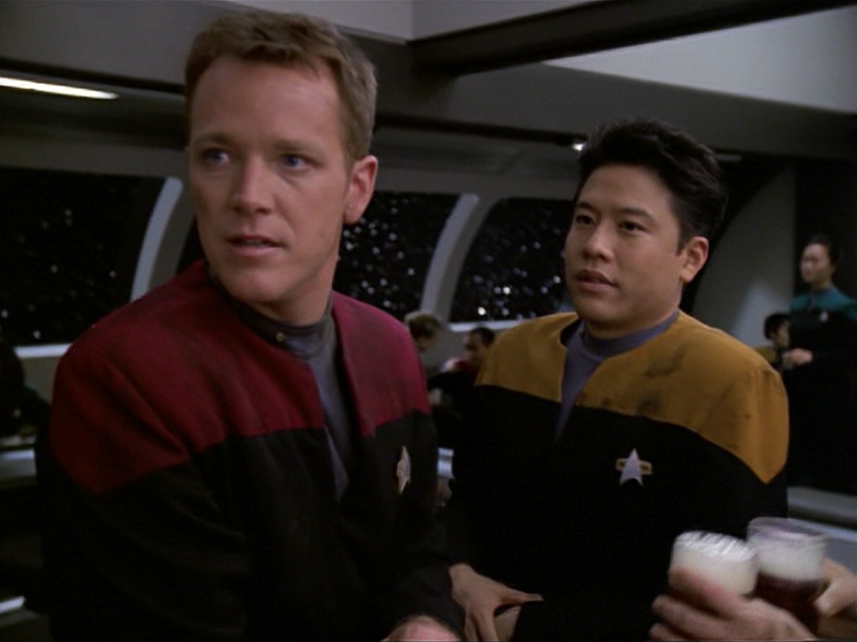 ariane179254_StarTrekVoyager_5x15_5x16_DarkFrontier_0687.jpg