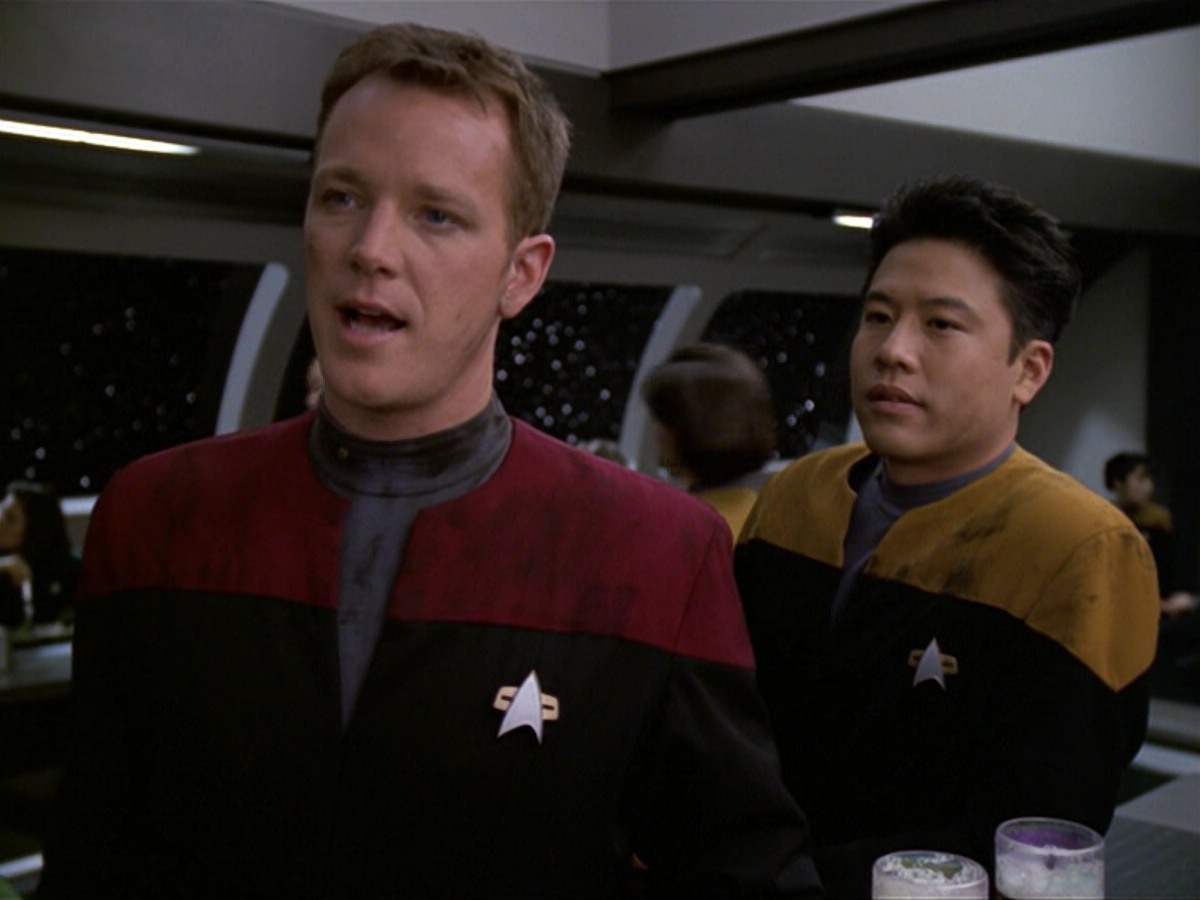 ariane179254_StarTrekVoyager_5x15_5x16_DarkFrontier_0695.jpg