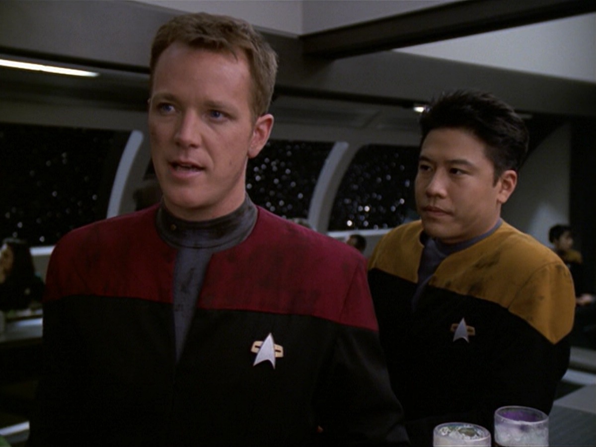 ariane179254_StarTrekVoyager_5x15_5x16_DarkFrontier_0697.jpg